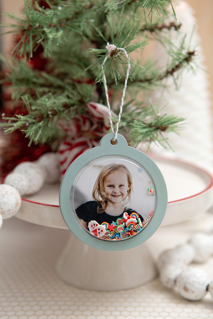 These photo shaker ornaments were so fun to make!
